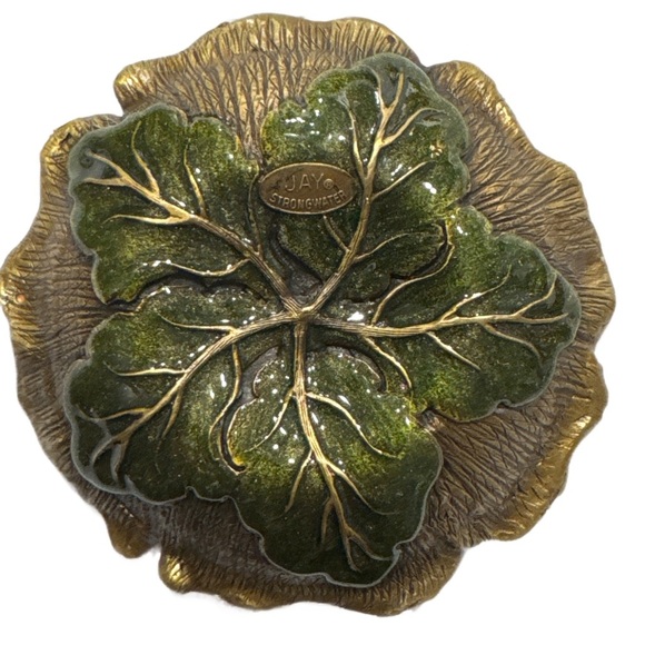 Jay Strongwater Flora & Fauna
Pansy Trinket Tray
Color:Jolene
5043 - Picture 2 of 2